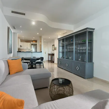 Beautiful 2 Bedroms Located In Elviria Hills * Marbella
