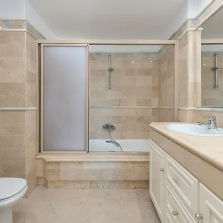 Beautiful 2 Bedroms Located In Elviria Hills Apartmán