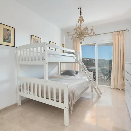 Beautiful 2 Bedroms Located In Elviria Hills * Marbella