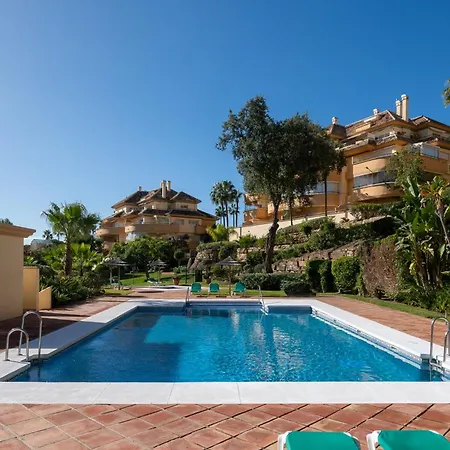 Beautiful 2 Bedroms Located In Elviria Hills *