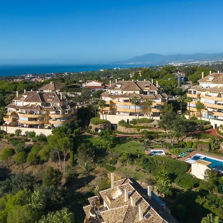 Beautiful 2 Bedroms Located In Elviria Hills *